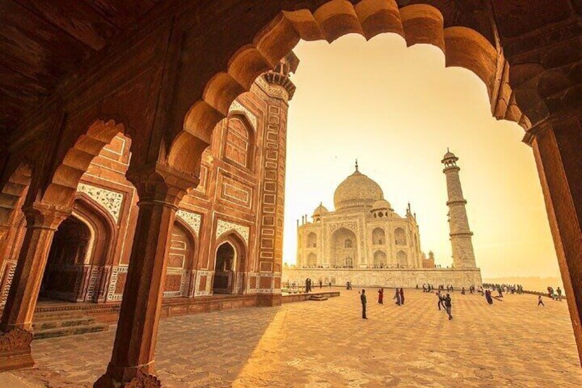 Private Tour from Delhi Taj Mahal by Express Train with Lunch