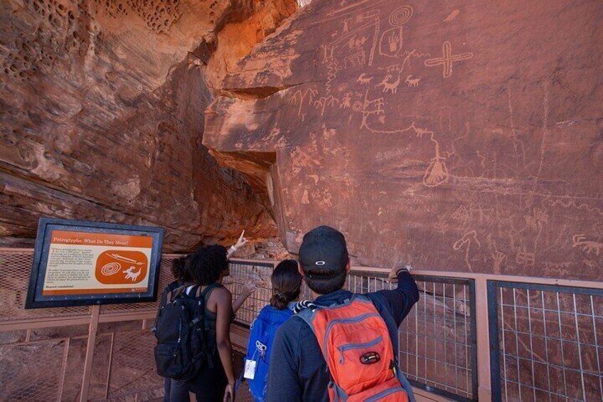 Valley of Fire Guided Hiking Tour from Las Vegas