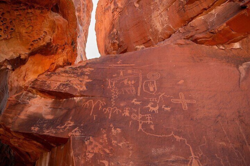 Valley of Fire Guided Hiking Tour from Las Vegas