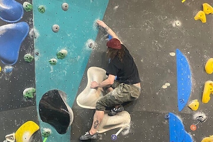 Beginner Progression Bouldering and Climbing Lessons in Calgary