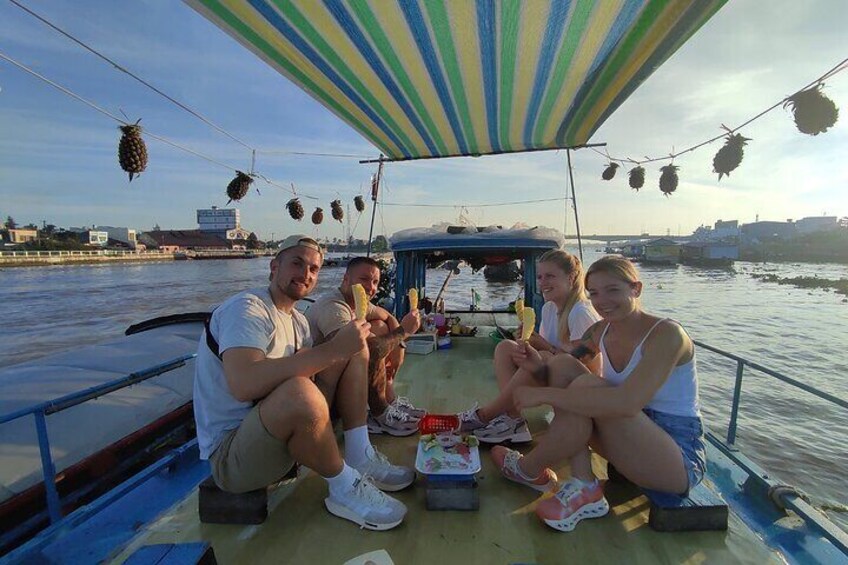 Experience local life on 
pineapple boat