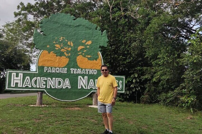 2-Day Napoles Private Tour with Guide and Car Plus Hotel