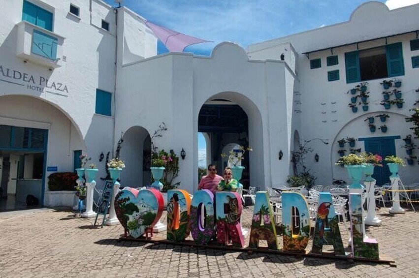 2-Day Napoles Private Tour with Guide and Car Plus Hotel