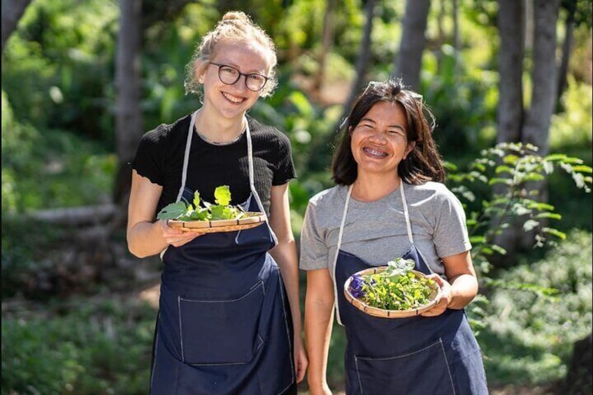 Luang Prabang Cooking and Pottery Experience