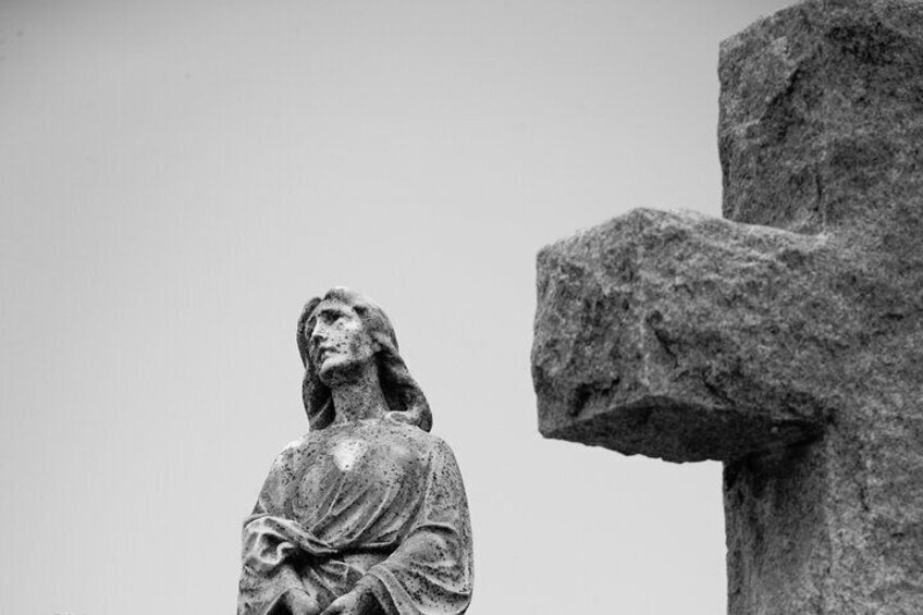 New Orleans Cemetery Walking Tour: Angels, Architecture and Ghosts