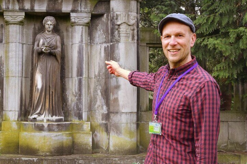 Private tour of the historic South Cemetery in Leipzig