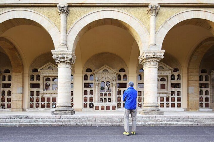 Private tour of the historic South Cemetery in Leipzig