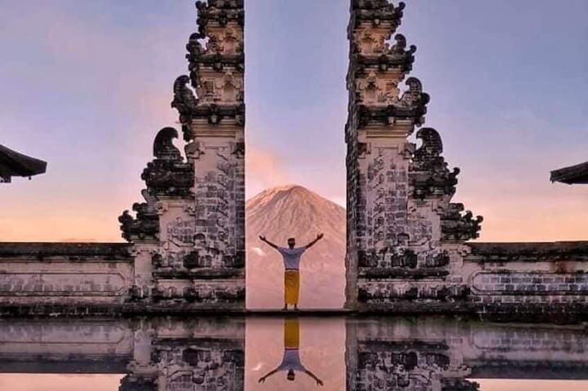 Discover the magic of Bali with your own personal guide! ✨ Visit iconic spots like the breathtaking Lempuyang Temple and create unforgettable memories. 