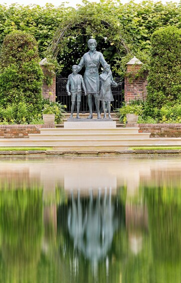 Kensington Palace Tour with Guard Change & Afternoon Tea