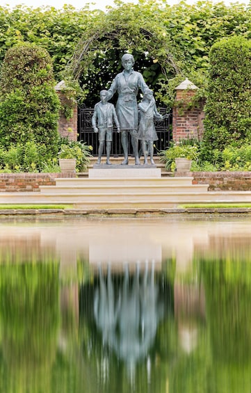 Kensington Palace Tour with Guard Change & Afternoon Tea