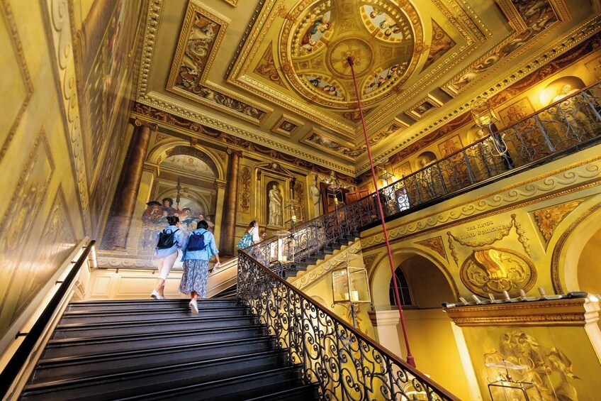 Kensington Palace Tour with Guard Change & Afternoon Tea