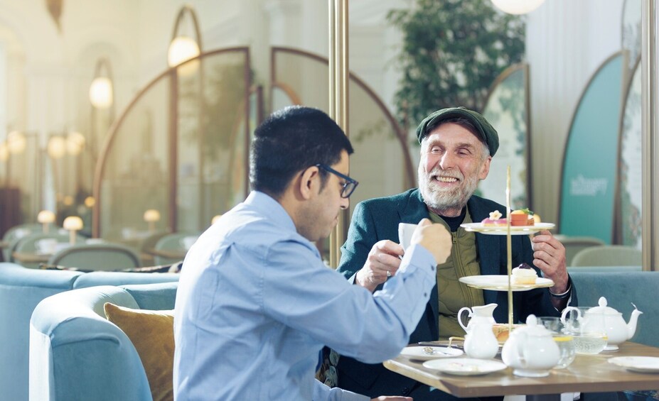 Kensington Palace Tour with Guard Change & Afternoon Tea