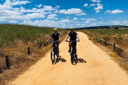 Portimão sightseeing guided tour on e-bikes