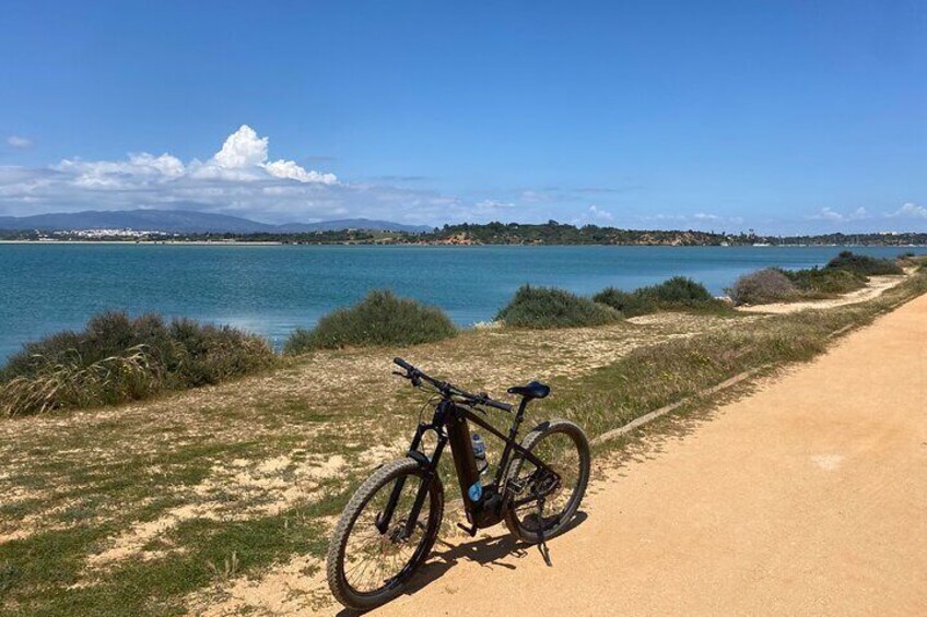 Portimão sightseeing guided tour on e-bikes 