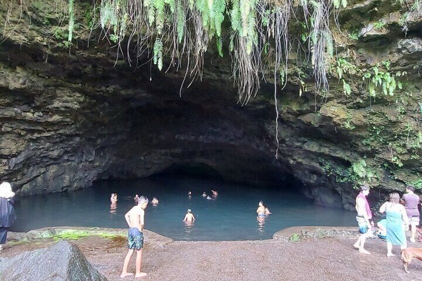 West Coast of Tahiti Private Tour with Lydia