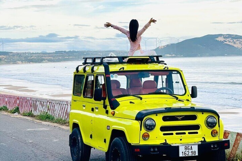 Jeep on Hon Rom beach road