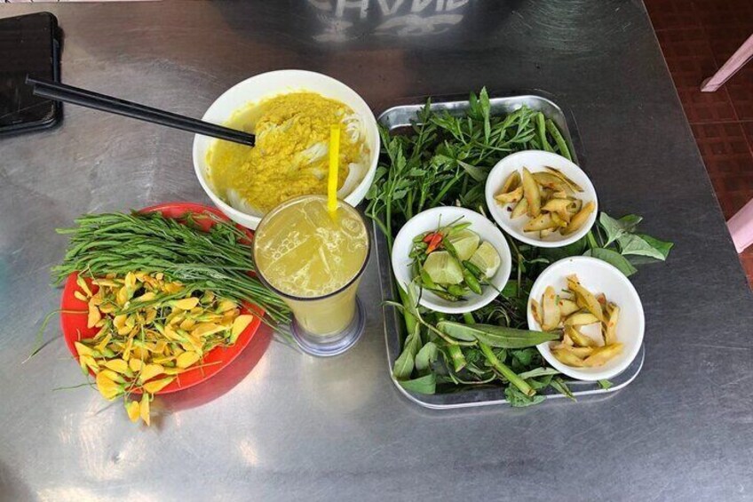 Phnom Penh Night Tuk Tuk and Local Food Tasting Tour