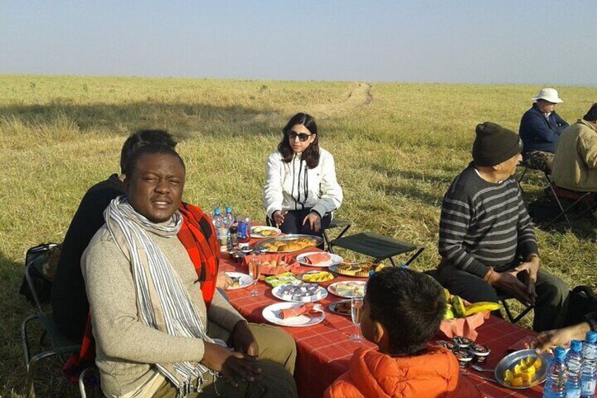 Picnic lunch in Mara