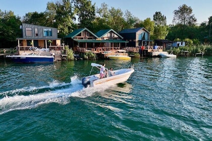 1 Hour Boat Trip Experience in Adabojana