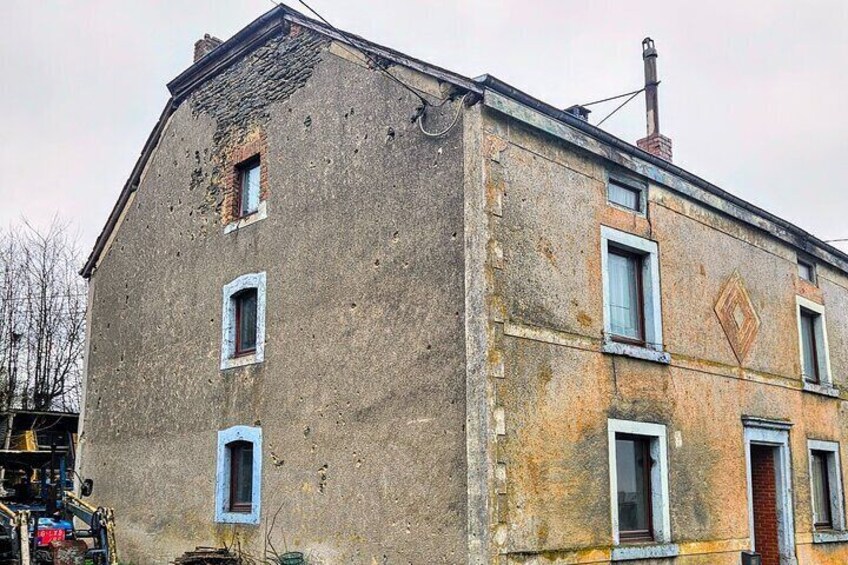 Visit to Foy's crossroad, where Shifty Powers shot a sniper across the window, when the Easy Company attack helped retaking the village in January 1945.