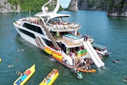 De Cat Ba: Croisière de luxe Lan Ha Bay Day-Viet Hai Village Vélo