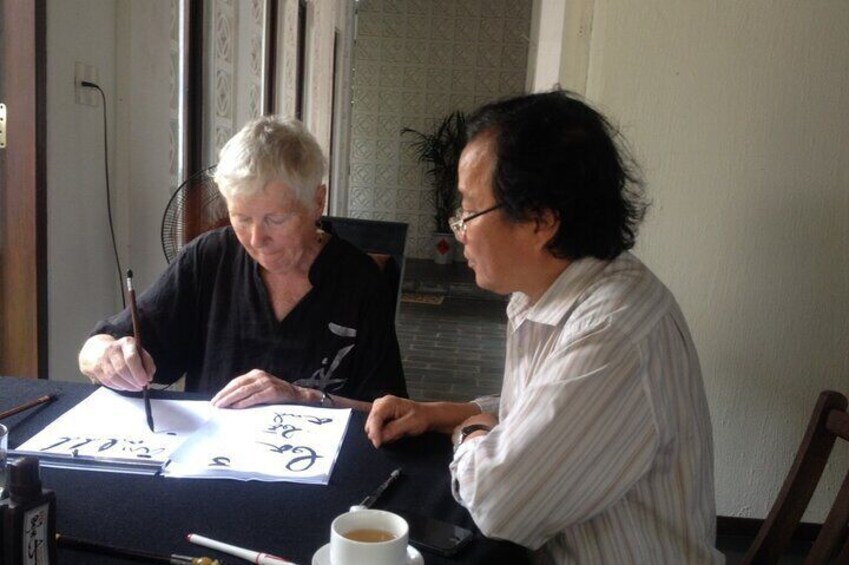 Hoi An Traditional Vietnamese Calligraphy Class in Oldtown