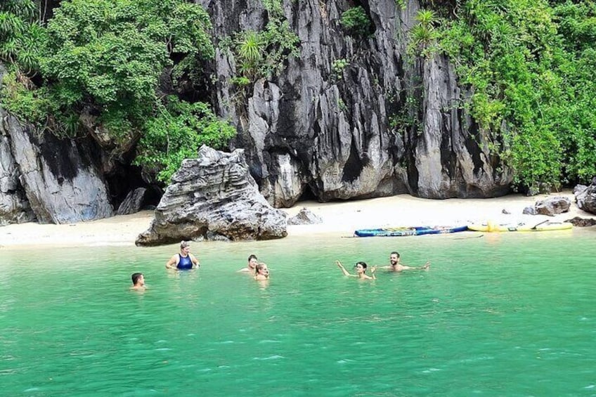 2-Hour Private Canoe Adventure: Explore Lan Ha Bay from Halong