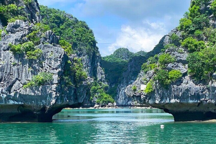 2-Hour Private Canoe Adventure: Explore Lan Ha Bay from Halong