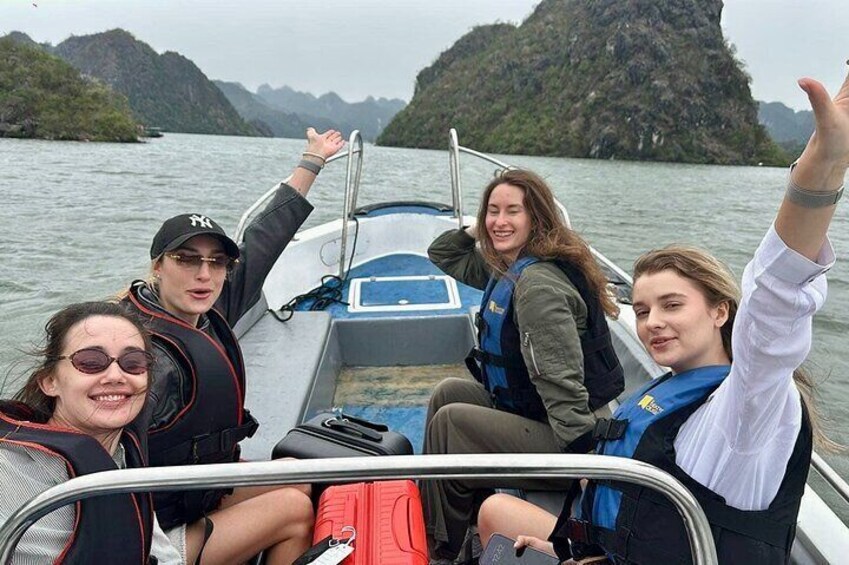 2-Hour Private Canoe Adventure: Explore Lan Ha Bay from Halong