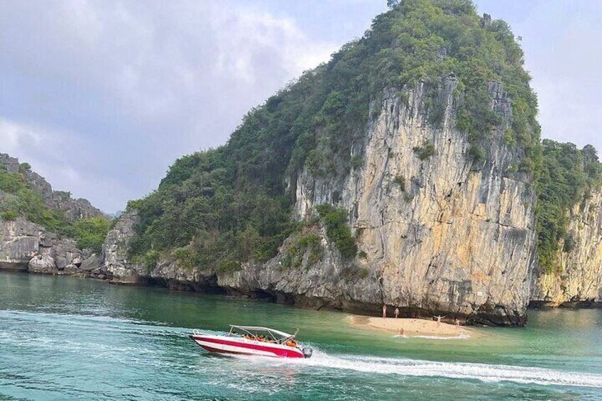 2-Hour Private Canoe Adventure: Explore Lan Ha Bay from Halong