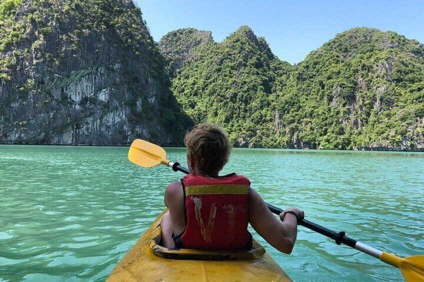 2-Hour Private Canoe Adventure: Explore Lan Ha Bay from Halong