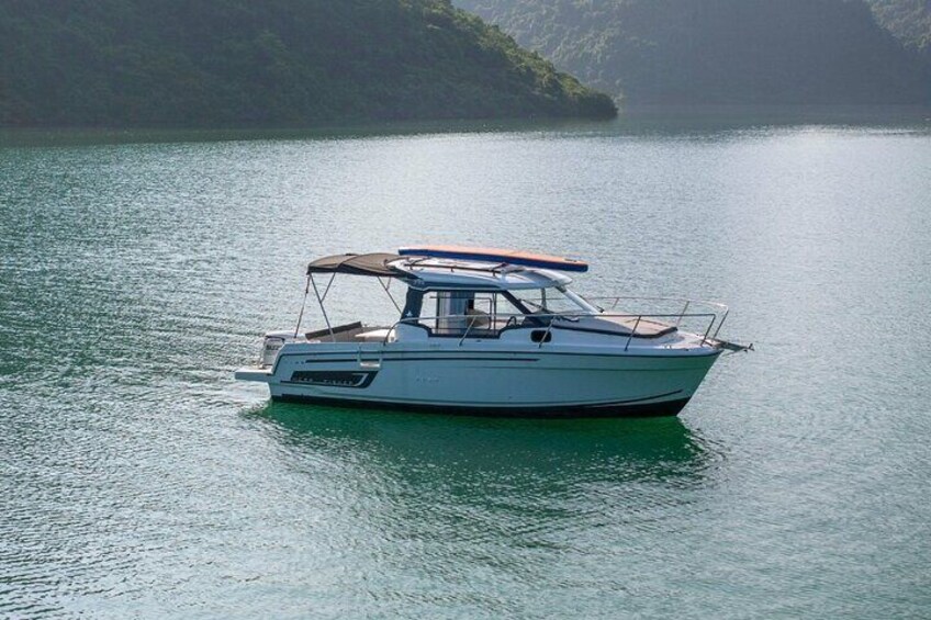 2-Hour Scenic Halong Bay Journey by Luxury Private Yacht 