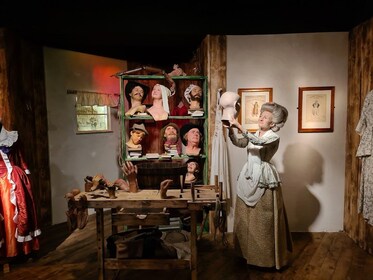 Berliini: Berliini: Madame Tussauds Ticket & In-App City Audio Tour: Madame...