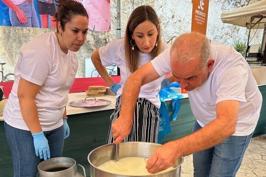 Cheesemaking Workshop in the Subbetics