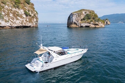 6 Hours Private Yacht in Puerto Vallarta with Snorkelling & Beach