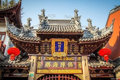 All-inclusive Private Day Tour of Shanghai Highlights