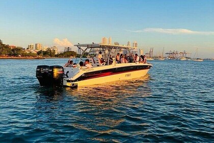 Tour por Bahía Cartagena con barra libre incluida.