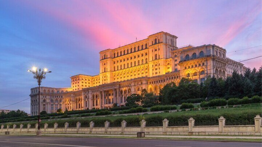 Bucharest Scavenger Hunt and Highlights Self-Guided Tour