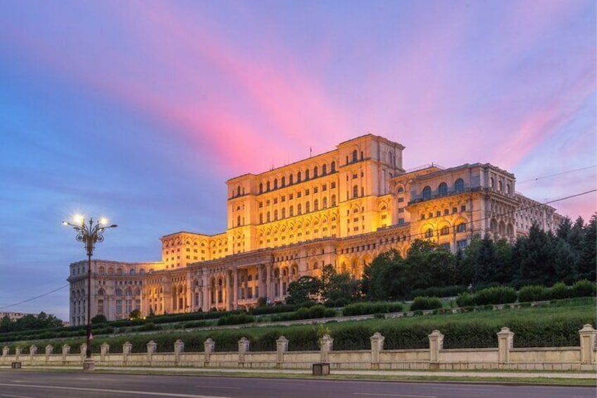 Bucharest Scavenger Hunt and Highlights Self-Guided Tour