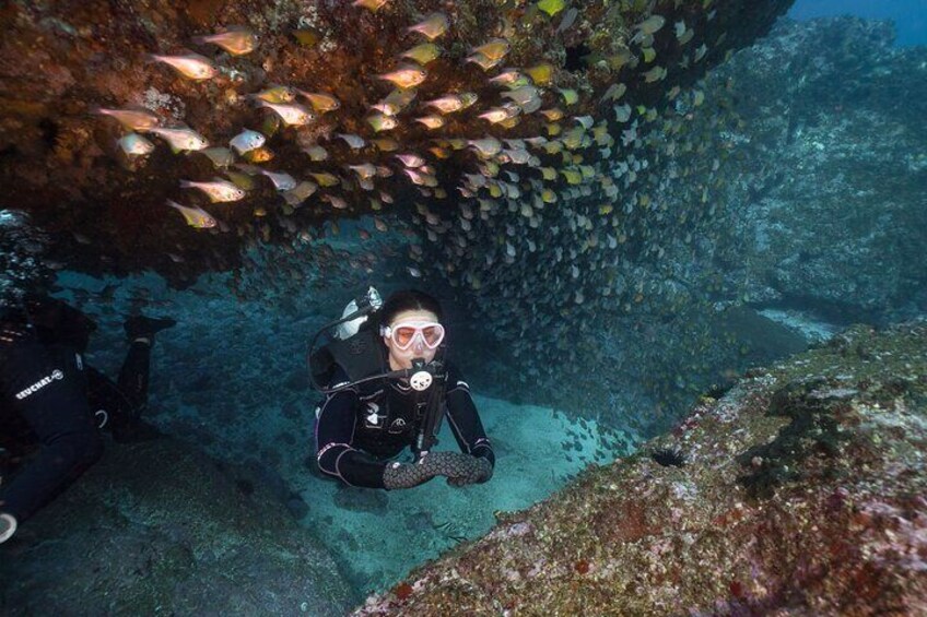 Cruising out of Manta Arch