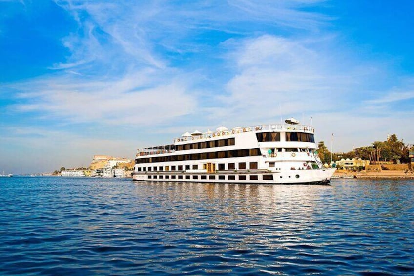 4Days Aswan to Luxor Nile Cruise with Balloon ride and Abu Simbel