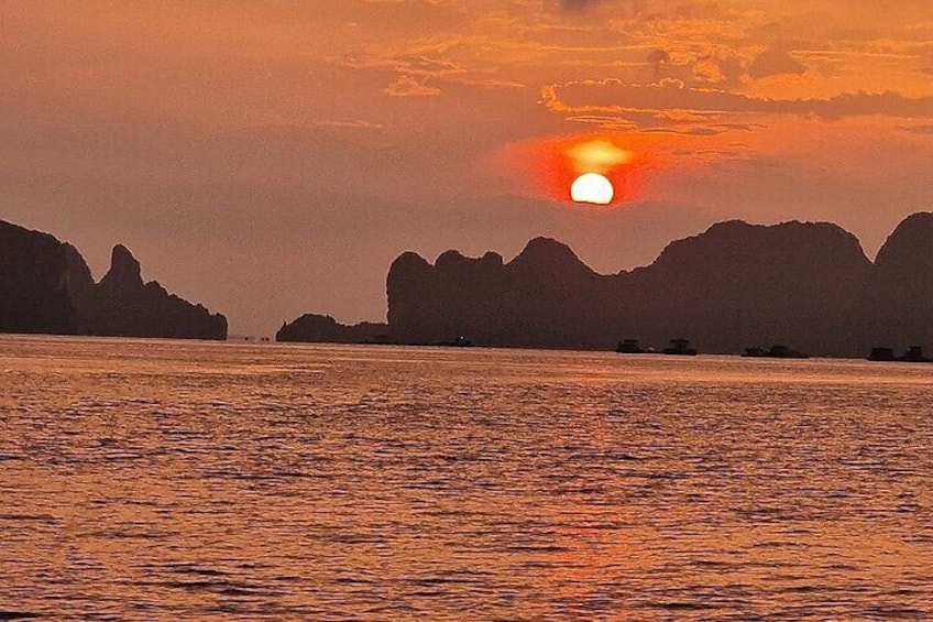 Sunset and Bioluminescence Night Kayak Tour in Lan Ha Bay