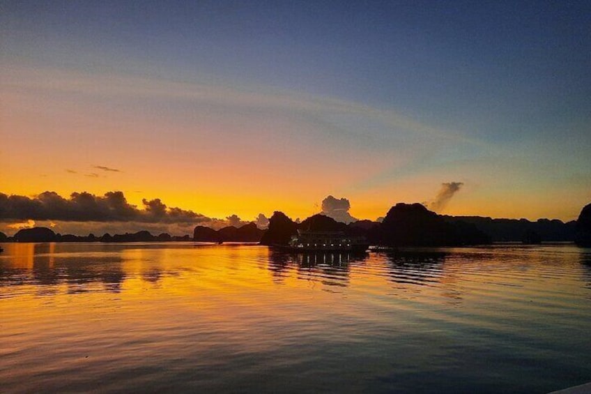 Sunset and Bioluminescence Night Kayak Tour in Lan Ha Bay