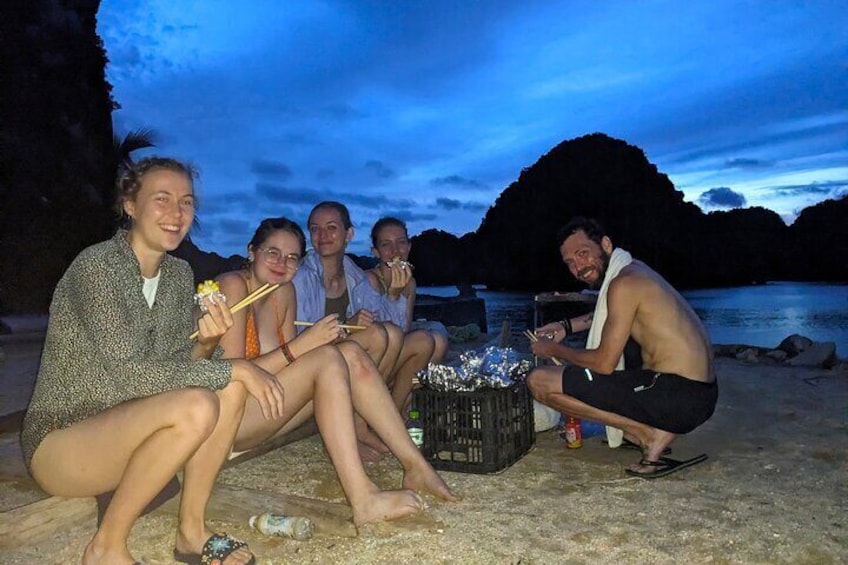 Sunset and Bioluminescence Night Kayak Tour in Lan Ha Bay