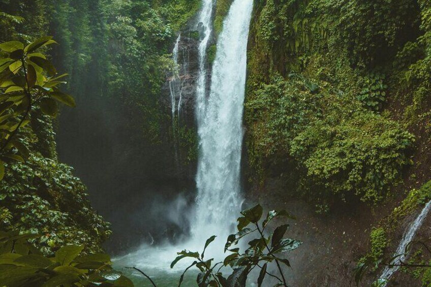 Gitgit Waterfall in Buleleng: A beautiful waterfall nestled in a tropical jungle, offering a refreshing retreat with picturesque scenery.