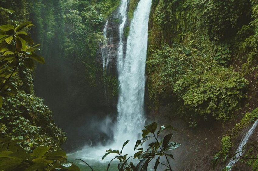 Gitgit Waterfall in Buleleng: A beautiful waterfall nestled in a tropical jungle, offering a refreshing retreat with picturesque scenery.