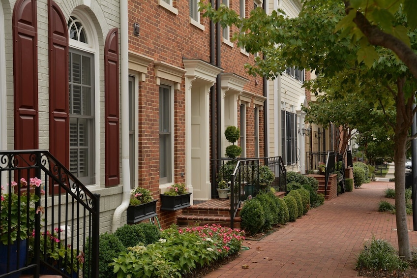 Old Town Alexandria in a Day with Round Trip Ferry Cruise