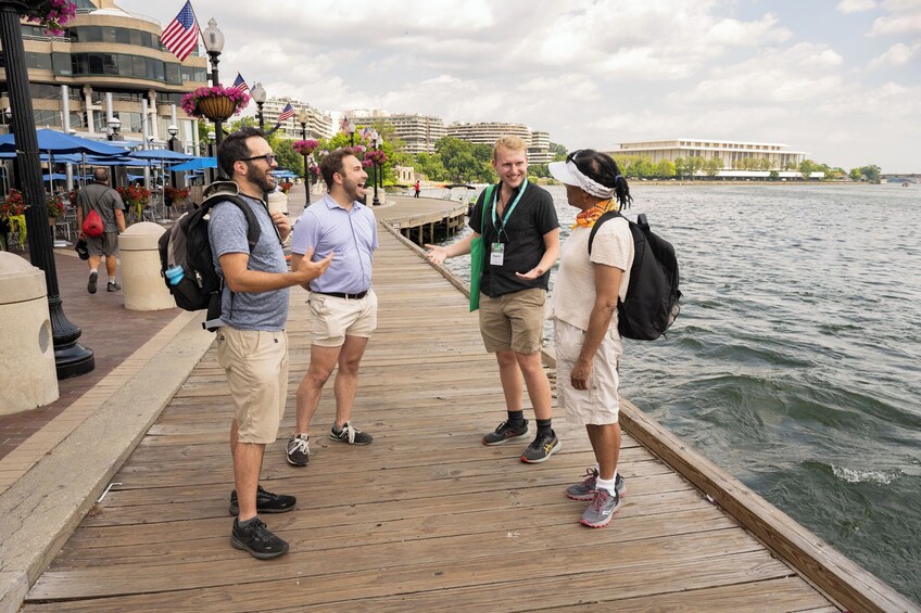 Old Town Alexandria in a Day with Round Trip Ferry Cruise