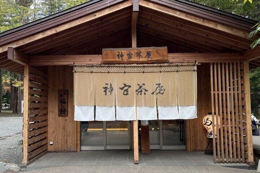 Tour in Sapporo Shrine, Fish Market and Shiroi Koibito Park