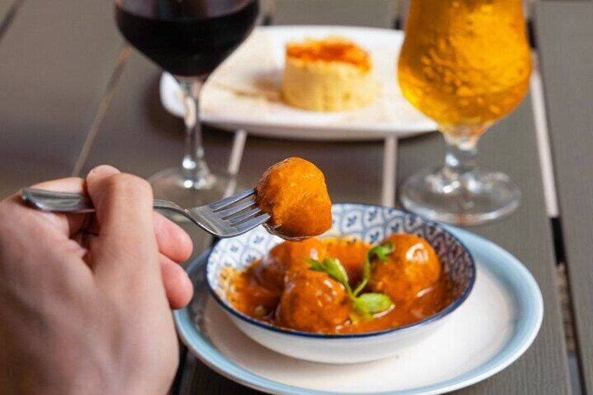 Gourmet Tapas and Wine Tour in the Old Town of Las Palmas